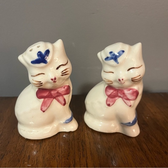 Vintage Shawnee pottery Puss n Boots salt and pepper shakers, made in USA - Picture 1 of 8